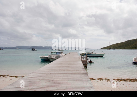 Öffentlichen Pier am großen Hafen, Jost Van Dyke; Tortola und St John Island im Hintergrund Stockfoto