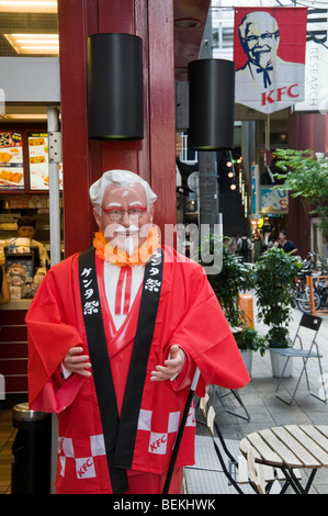 Modell des Oberst Saunders außerhalb ein Kentucky Fried Chicken-Shop in Kyoto Japan Stockfoto