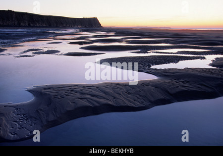 Gezeiten Sie-Pools am Strand von Cap Gris-Nez bei Sonnenuntergang, Côte d ' Opale, Frankreich Stockfoto