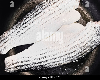 Fischfilets In Pfanne Stockfoto