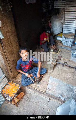 Jungs in Dhaka Bangladesch arbeiten Stockfoto