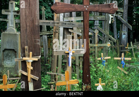 Holzkreuze auf dem Berg Grabarka, Wallfahrtsort für orthodoxe Christen, Polen Stockfoto