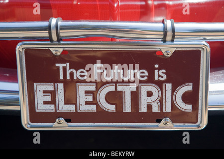 Cose auf der Frontplatte auf einem 1968 Volkswagen (VW) Karmann Ghia die benutzerdefinierte wurde umgewandelt zu elektrischer Energie im Jahr 1986. Stockfoto