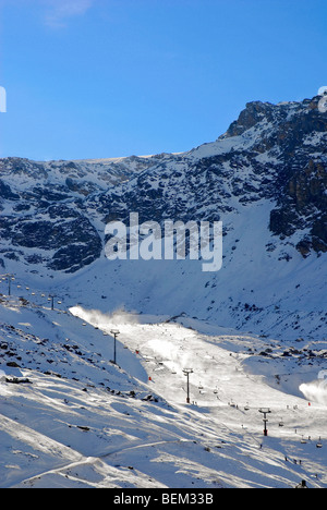 Hohen Winkel auf einer Piste im Skigebiet von Tignes, Frankreich. Stockfoto