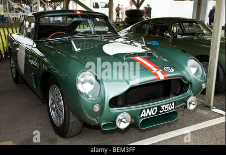 1959 Aston Martin DB4 GT im Fahrerlager bei Goodwood Revival Meeting, Sussex, UK. Stockfoto