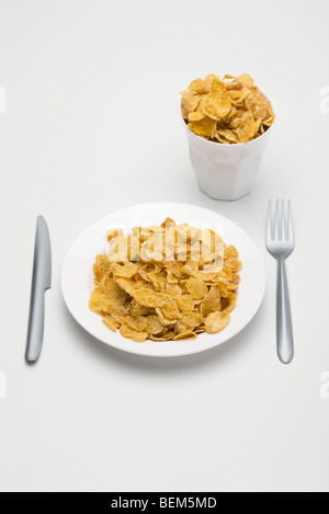 Food-Konzept, Müsli Bowl und Glas zu füllen Stockfoto