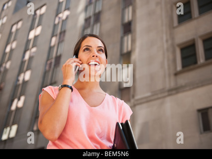 Frau am Handy Stockfoto