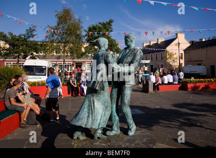 Irish Dancing Sculpture in the Square, Lisdoonvarna, County Clare, Irland Stockfoto