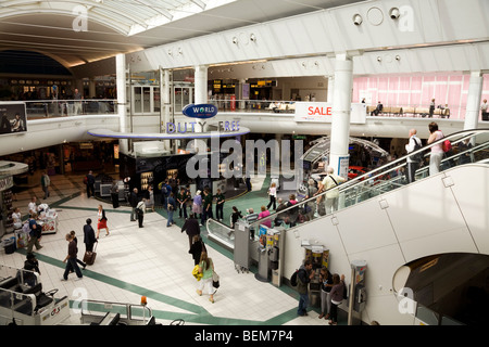 Die Abflughalle des Süd-Terminals. Gatwick Flughafen. London. VEREINIGTES KÖNIGREICH. Stockfoto