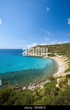 Mare Pintau Bay in Sardinien, Cagliari. Smaragdgrünes Wasser, kristallklarem Wasser. Sommer-Retreat, Italien Urlaub. Stockfoto