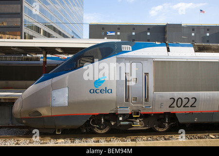 Nahaufnahme der Acela Express elektrischen Triebwagen in Boston South Station. Stockfoto