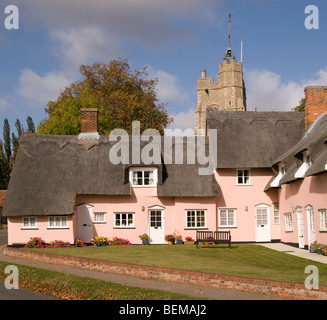 Strohgedeckten Cottages in Cavendish, Suffolk, England. Stockfoto