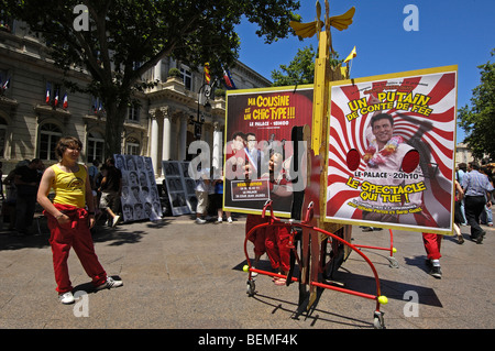 Brille-Promotion an der Straße während der Sommer-Festival von Avignon. Avignon. Vaucluse. Rhone-Tal. Der Provence. Frankreich Stockfoto