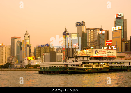 Star Ferry Pier, Wan Chai, Victoria Harbour, Hong Kong Island, Hongkong, China, Asien Stockfoto