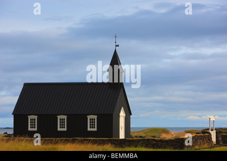 Schwarze Kirche an Budir, Island Stockfoto