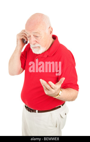 Ältere Mann, ein Argument über sein Handy. Isoliert auf weiss. Stockfoto