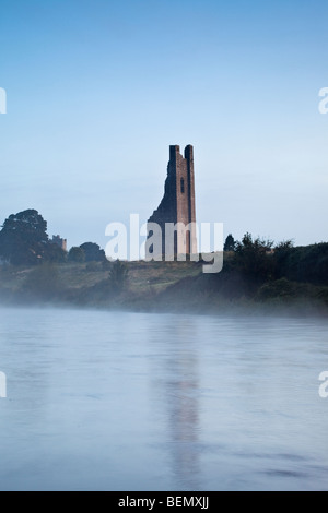 Historische Ruine am Ufer des Flusses Boyne im County Meath in Irland Stockfoto