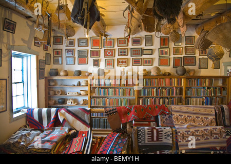 Der Teppich Rauminnenseite an Hubbell Trading Post National Historic Site, Navajo Indian Reservation, Ganado, Arizona, USA Stockfoto