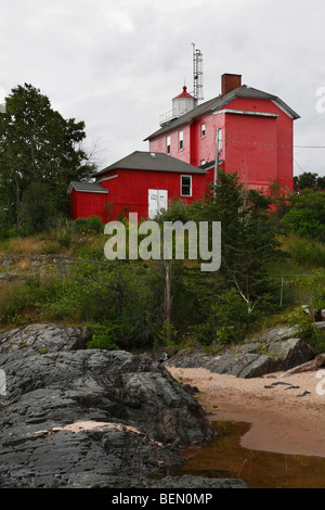 Red Lighthouse Marquette Harbor Michigan am Lake Superior Upper Peninsula Great Lakes sehr hochauflösende vertikale in den USA hohe Auflösung Stockfoto