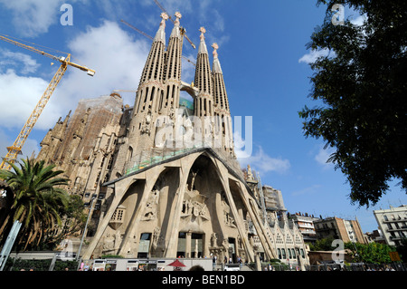 Übersicht über die Sagrada Familia Gaudis Wahrzeichen riesige Kathedrale in Barcelona, Spanien. Stockfoto