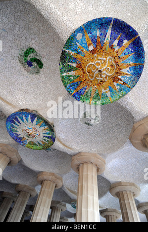 Architektonische Wunder, entworfen von modernistischen Architekten Antonio Gaudi im Park Güell, ein Wahrzeichen von Barcelona, Spanien. Stockfoto