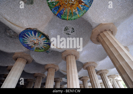 Architektonische Wunder, entworfen von modernistischen Architekten Antonio Gaudi im Park Güell, ein Wahrzeichen von Barcelona, Spanien. Stockfoto