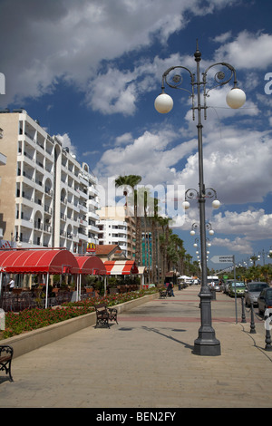 Athenon Athen Avenue Promenade Finikoudes über Larnaca Strandpromenade Larnaka Zypern Europa Stockfoto