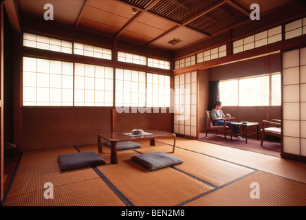 Interieur der Gästezimmer in traditionelles japanisches Gasthaus, Ryokan Asakura, Shirone City, Präfektur Niigata, Japan Stockfoto