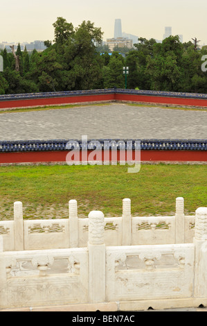 Der Himmelstempel Tiantan Park, kaiserliche Himmelsgewölbe mit runden Erdwall-Altar Stockfoto