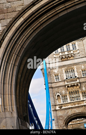 Tower Bridge Bögen Detail in London England Stockfoto