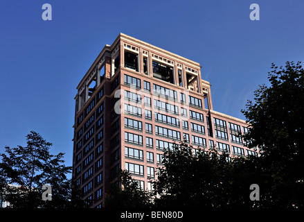 LONDON, Großbritannien - 27. SEPTEMBER 2009: Außenansicht des Nebengebäudes in den Docklands Stockfoto