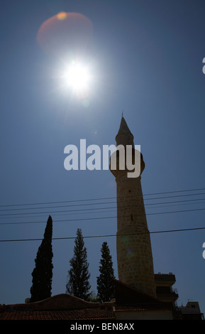 Sonne nach unten auf die kleinen 11. Jahrhundert Touzla Moschee in Larnaca Zypern Stockfoto