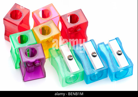 neun Multi farbige farbige Kunststoff Bleistiftspitzer Stockfoto