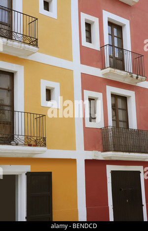 Gebäude in Ibiza, eine schöne und weiße Insel von Spanien Stockfoto