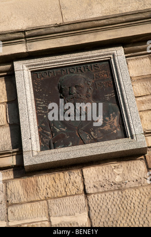 Tom Morris Denkmal Bronze, auf der Royal & alte Clubhaus bauen, St. Andrews, Fife. Stockfoto