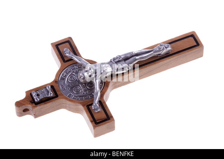 Der Heilige Benedikt Kreuz mit seinem Siegel und aus Holz. Stockfoto