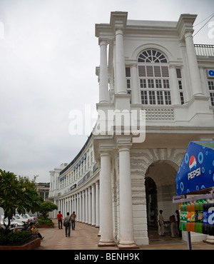 Connaught Place ist eines der größten Handels- und Finanzzentren in New Delhi Indien Stockfoto