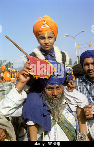 Nihangs in Holla Mohalla Festival im Punjab Anandpur Sahib Indien Stockfoto