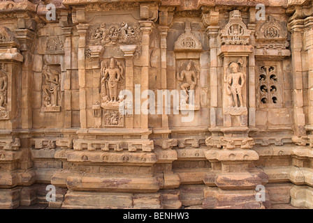 Skulpturen im Virupaksha-Tempel, gebaut von Lokamahadevi Queen of Vikaramaditya II in über A.D.740 um ihr Gedenken Stockfoto