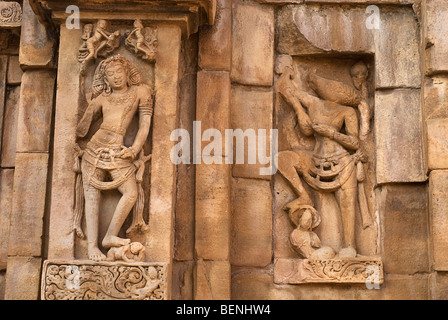 Skulpturen von Lord Shiva und Vishnu im Virupaksha-Tempel, gebaut von der Königin von Vikaramaditya II in über A.D.740 Pattadakal Stockfoto