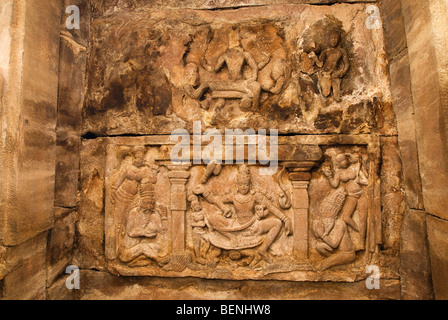 Skulpturen im Virupaksha-Tempel, gebaut von der Königin von Vikaramaditya II in über A.D.740 zum Sieg ihres Mannes zu gedenken Stockfoto