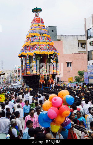 Tempel Wagen Prozession während des Karthigai Deepam Festivals gefeiert Tamil Monat des Karthigai (November - Dezember) Stockfoto