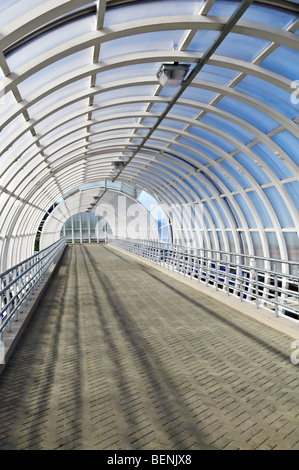 Transparente Bridge Tunnel Innenansicht. Stockfoto