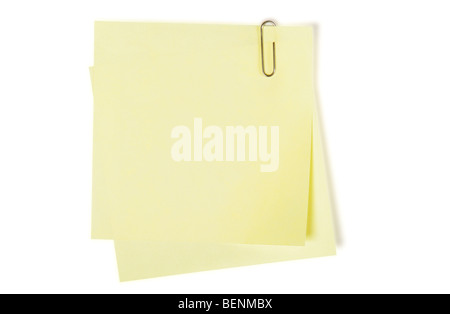 Gelber Aufkleber Hinweis auf weißem Hintergrund Stockfoto
