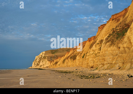 Cap Blanc Nez bei Sonnenuntergang mit Obelisk der Gedenkstätte Dover Patrol, Côte d ' Opale, Pas-de-Calais, Frankreich Stockfoto