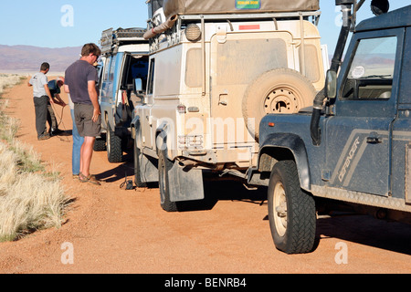 Off-Road-Allradfahrzeuge in der Namib-Wüste, Namibia, Südafrika Stockfoto