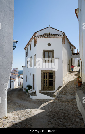 Portugal, Alentejo, mittelalterlichen schmalen gepflasterten Straße Stockfoto