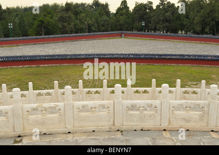 Der Himmelstempel Tiantan Park, kaiserliche Himmelsgewölbe mit runden Erdwall-Altar Stockfoto