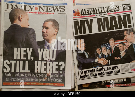 Die New York Daily News und die New York Post Zeitungsschlagzeilen Stockfoto