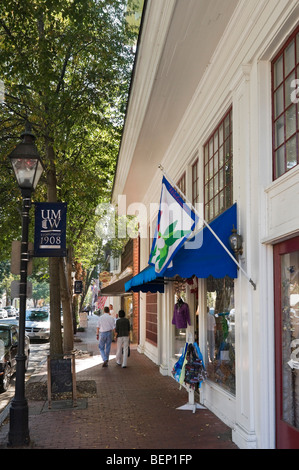 Geschäfte auf Caroline Street (die Hauptstraße) in der historischen Altstadt, Fredericksburg, Virginia, USA Stockfoto